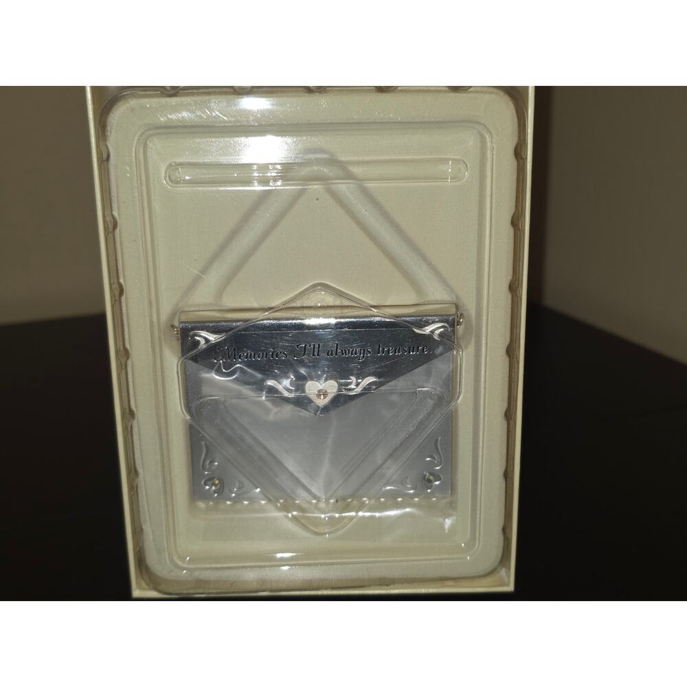 The Heart Of‎ Motherhood Treasured Memories Hallmark 2004 Keepsake Ornament New
